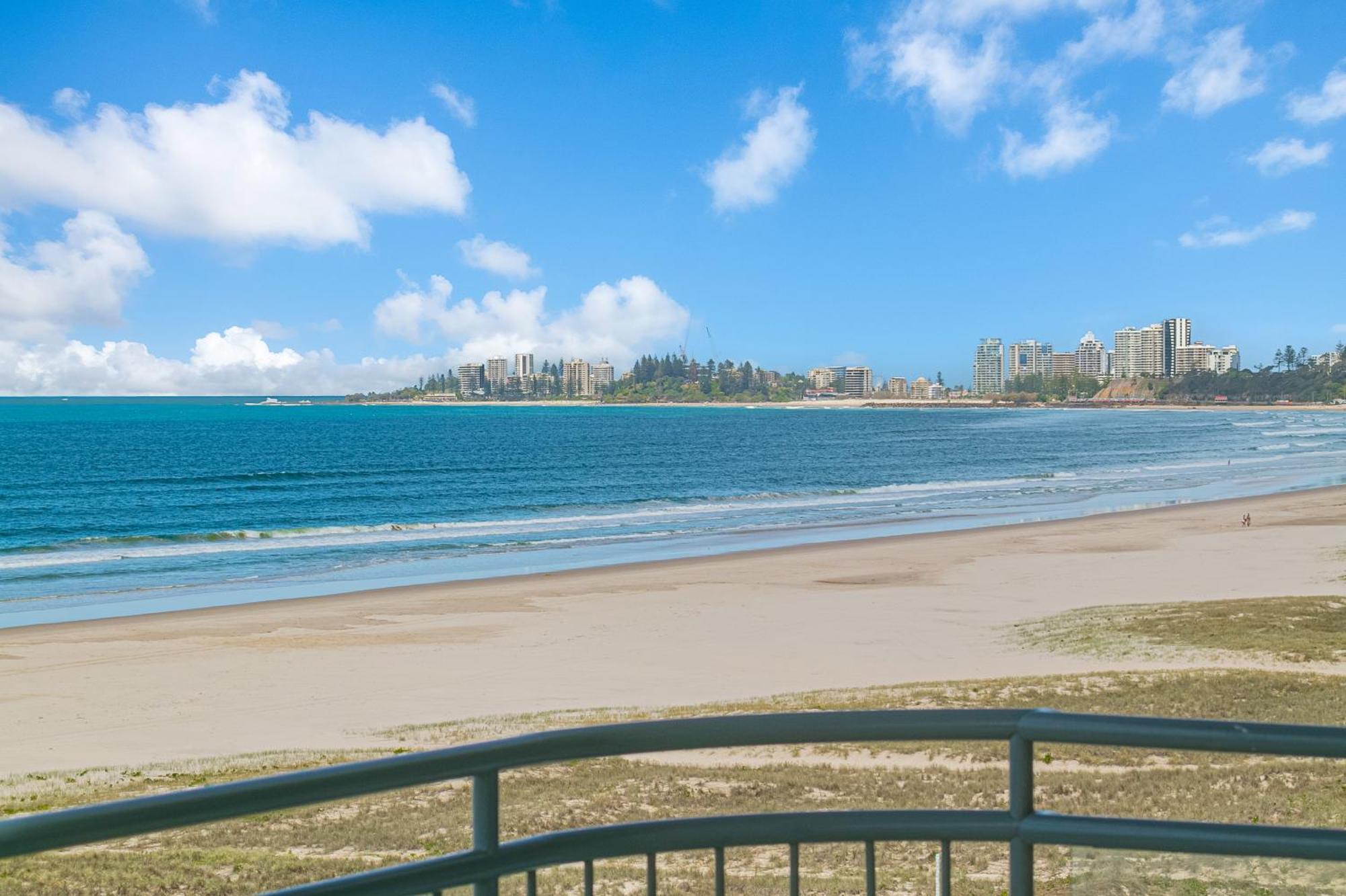 Oceanside Resort - Absolute Beachfront Apartments Gold Coast Exteriér fotografie