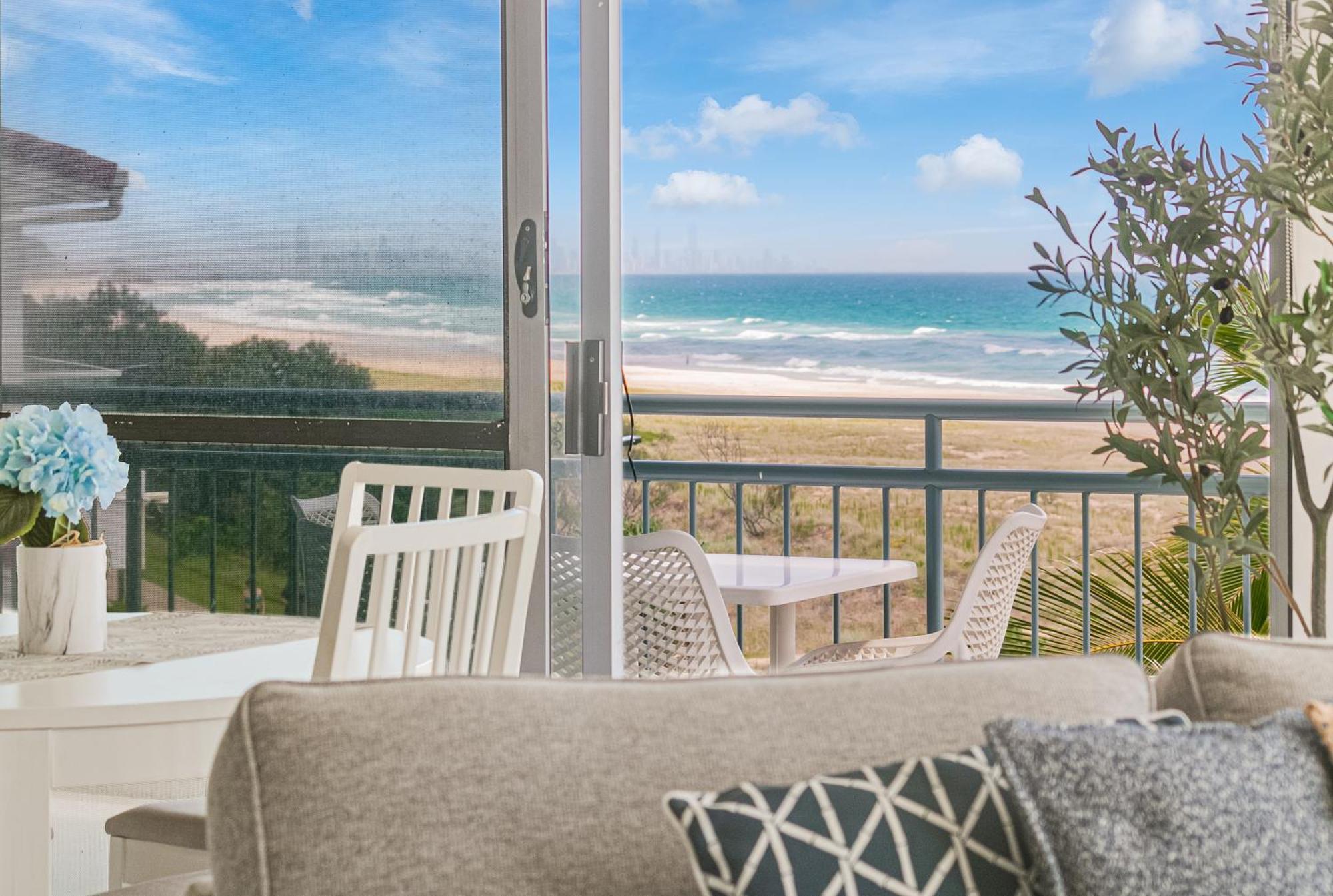 Oceanside Resort - Absolute Beachfront Apartments Gold Coast Exteriér fotografie