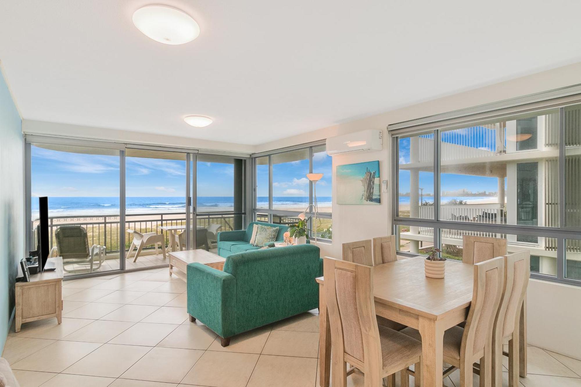 Oceanside Resort - Absolute Beachfront Apartments Gold Coast Exteriér fotografie