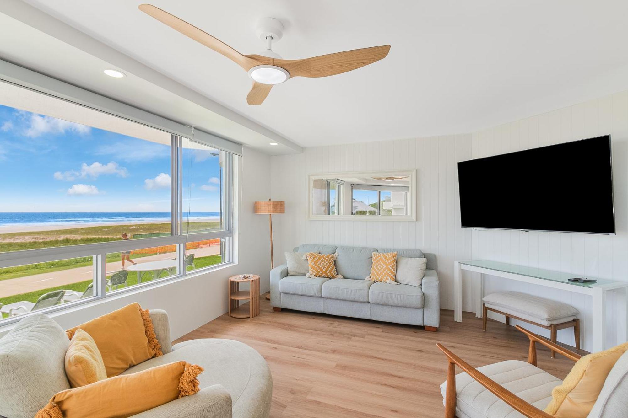 Oceanside Resort - Absolute Beachfront Apartments Gold Coast Exteriér fotografie