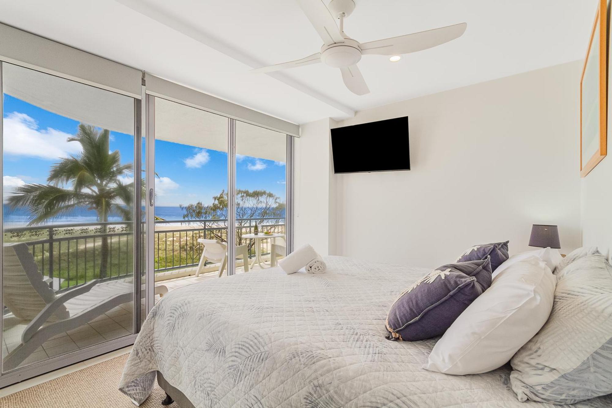 Oceanside Resort - Absolute Beachfront Apartments Gold Coast Exteriér fotografie