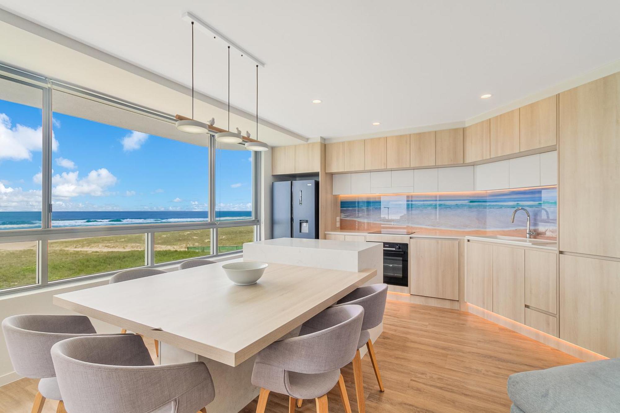 Oceanside Resort - Absolute Beachfront Apartments Gold Coast Exteriér fotografie