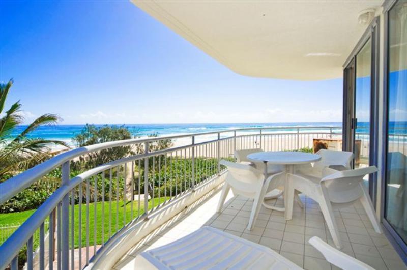 Oceanside Resort - Absolute Beachfront Apartments Gold Coast Exteriér fotografie