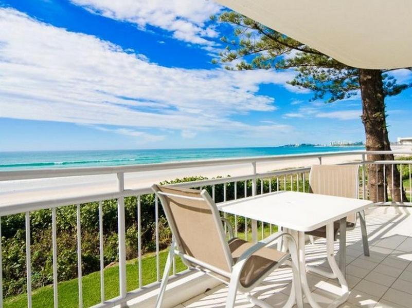 Oceanside Resort - Absolute Beachfront Apartments Gold Coast Exteriér fotografie