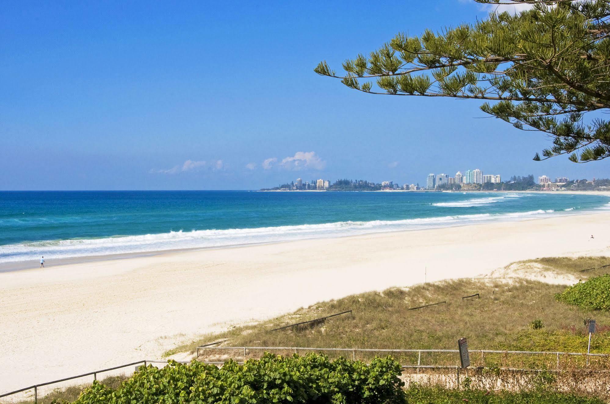 Oceanside Resort - Absolute Beachfront Apartments Gold Coast Exteriér fotografie