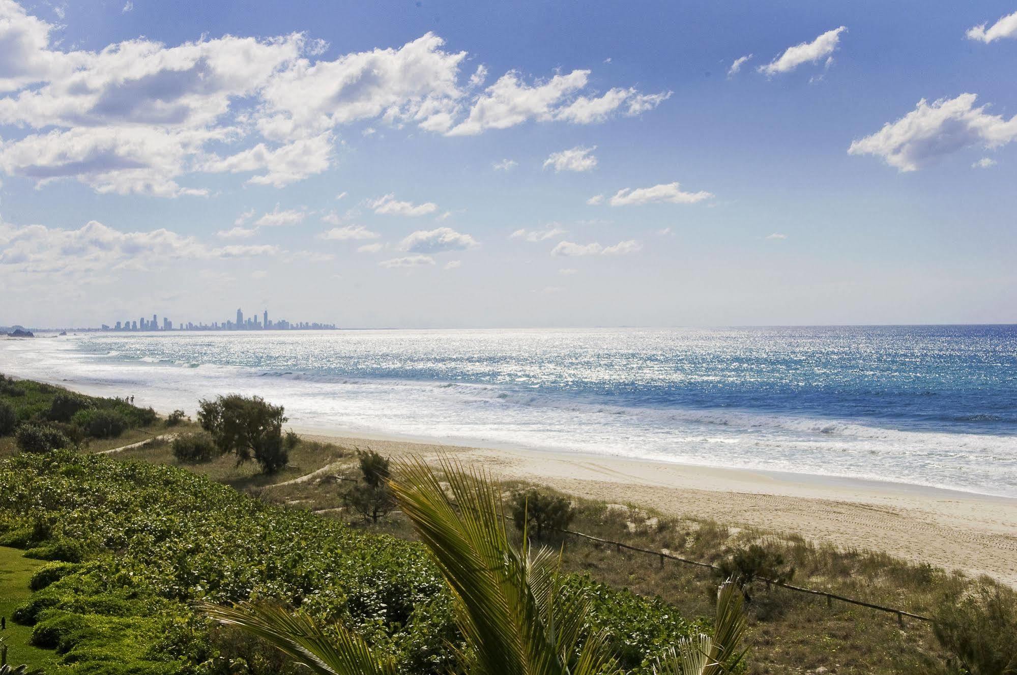 Oceanside Resort - Absolute Beachfront Apartments Gold Coast Exteriér fotografie
